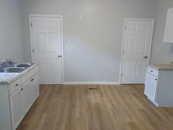 5th image of 3018 E 6th Ave