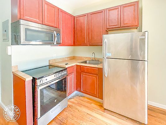 1st image of 849 Lincoln Pl Floor 3