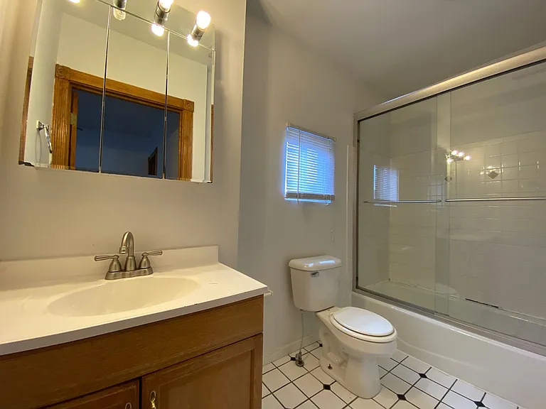 Summit St 1616-1618 SCR — Photo 14