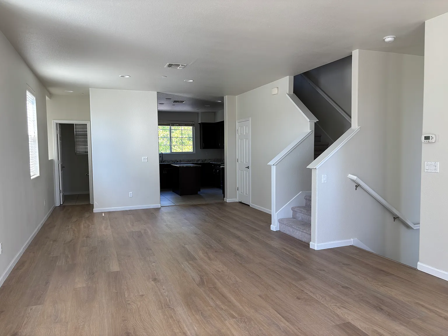 4 bed, 3.5 bath, 2006 sqft, $4,900 — Photo 2