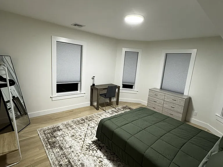 15 Lonsdale St #2 — Photo 1