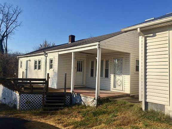 2nd image of 2028 Charlotte St