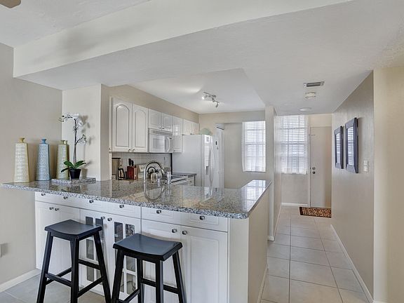 2nd image of 380 Seaview Ct APT 404