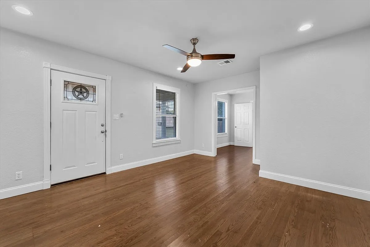 2 bed, 1.0 bath, 960 sqft, $1,585 — Photo 4