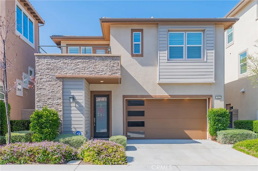 3 bed, 3.5 bath, 2934 sqft, $8,000 — Photo 2