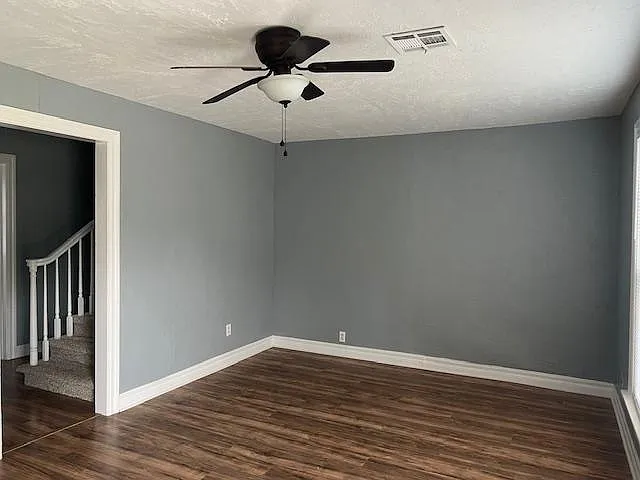 1724 NW Ash Ave — Photo 3