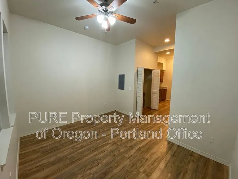 5490 SE Milwaukie Ave #102 — Photo 1