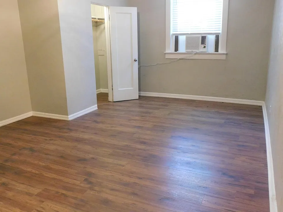201 W Main St #1