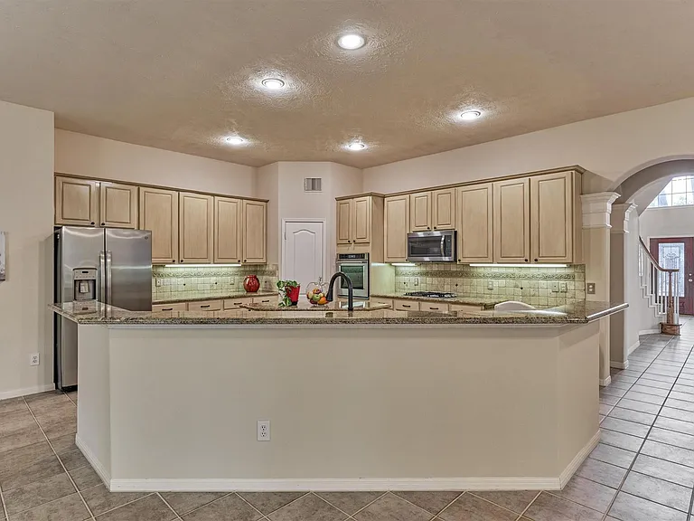 6615 Haughton Dr — Photo 24