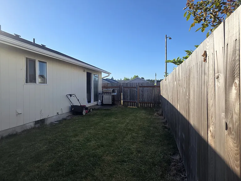 7024 Pierce Dr N — Photo 33