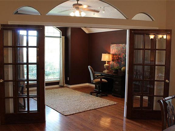 4th image of 2616 Creekside Way