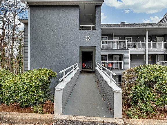 2nd image of 805 Northlake Dr