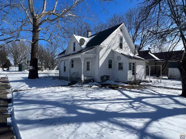 403 Orange St, Rossville, KS 66533