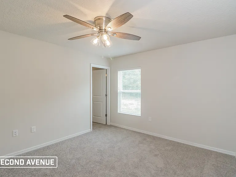 6690 N Roland Dr — Photo 6