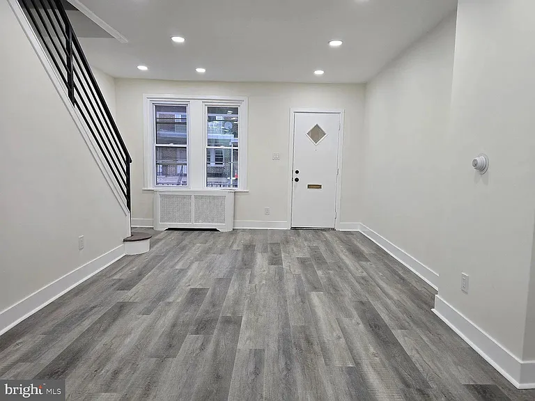 962 Carver St — Photo 13