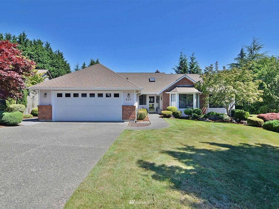 Absolutely Stunning Rambler located in the prime neighborhood of Martha Crest!  Sterling homes!>