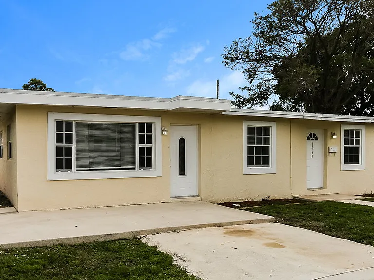 1564 NW 3rd Way — Photo 3