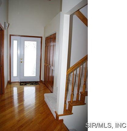 2nd image of 517 Birch Ln
