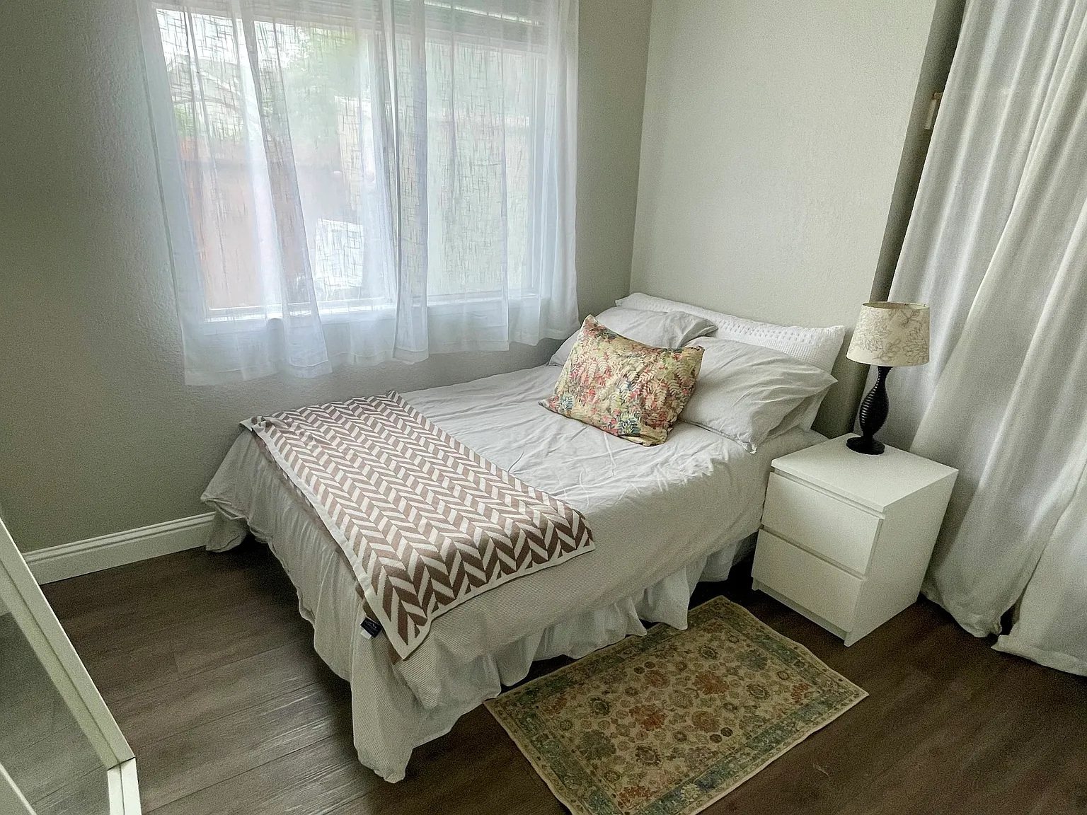 4 bed, 1360 sqft, $1,300 — Photo 2