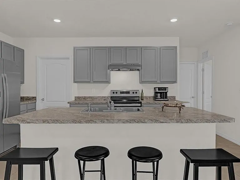 1444 Berry Ln — Photo 6