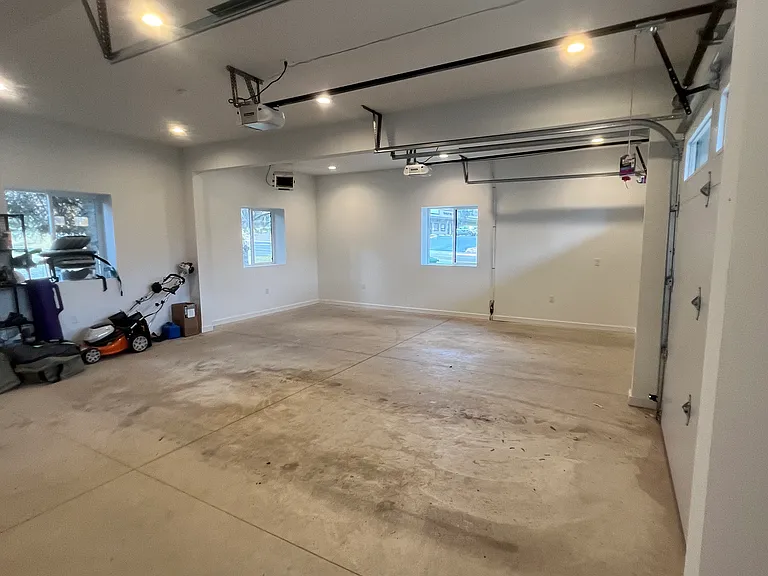 725 W 2nd St #A — Photo 5