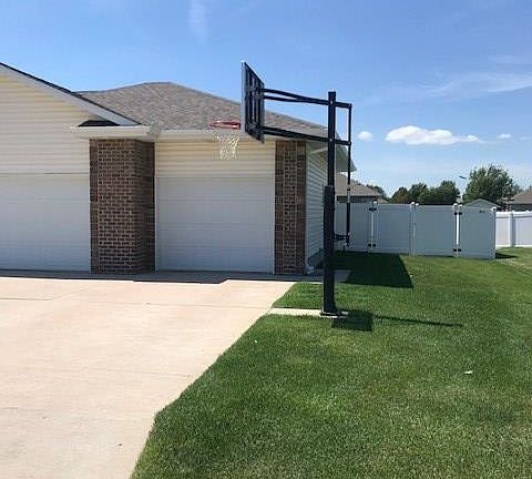 3rd image of 410 Beachwood Dr