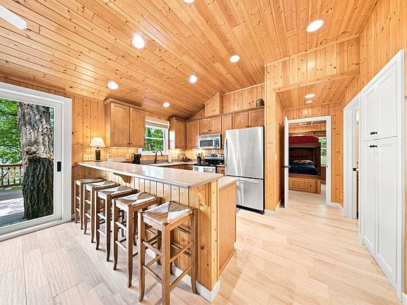 5th image of 186 Cove Ct