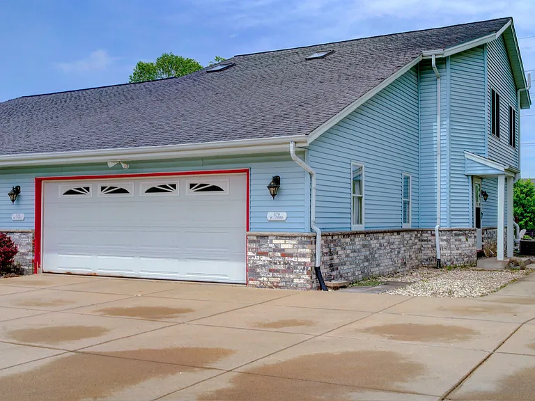 S79W17090 Pamela Ct — Photo 34