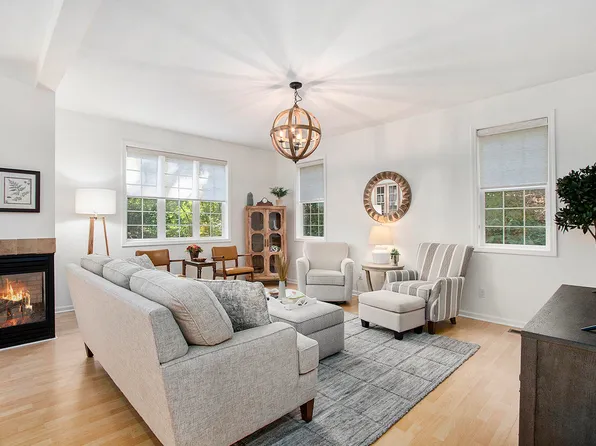 4158 Maplewood Rd, Bridgman, MI 49106