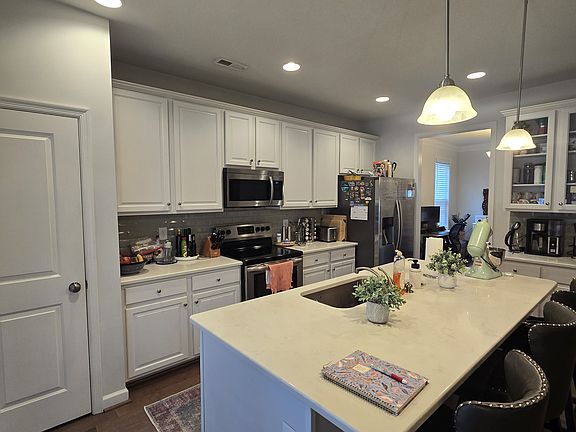 4th image of 161 Wineberry Way