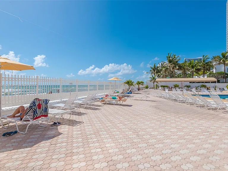 3505 S Ocean Dr #504 — Photo 9