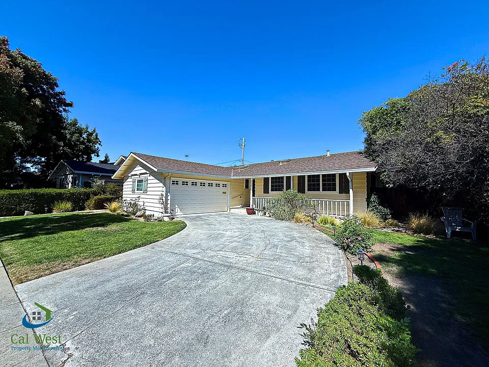 715 W Knickerbocker Dr