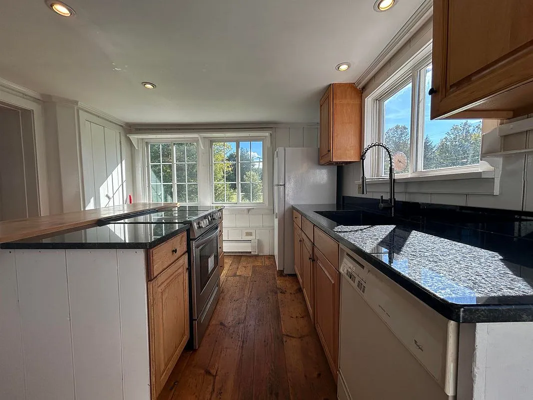 2 bed, 1.0 bath, 1250 sqft, $2,500 — Photo 4