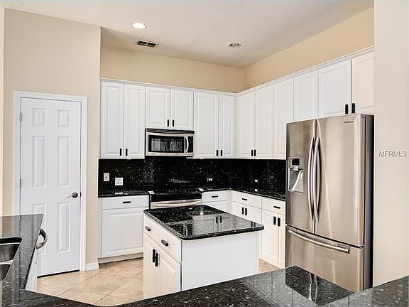 3rd image of 215 Blue Stone Cir
