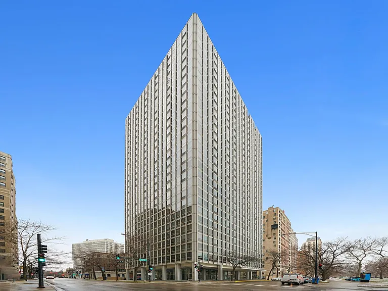 2400 N Lakeview Ave #904 — Photo 1