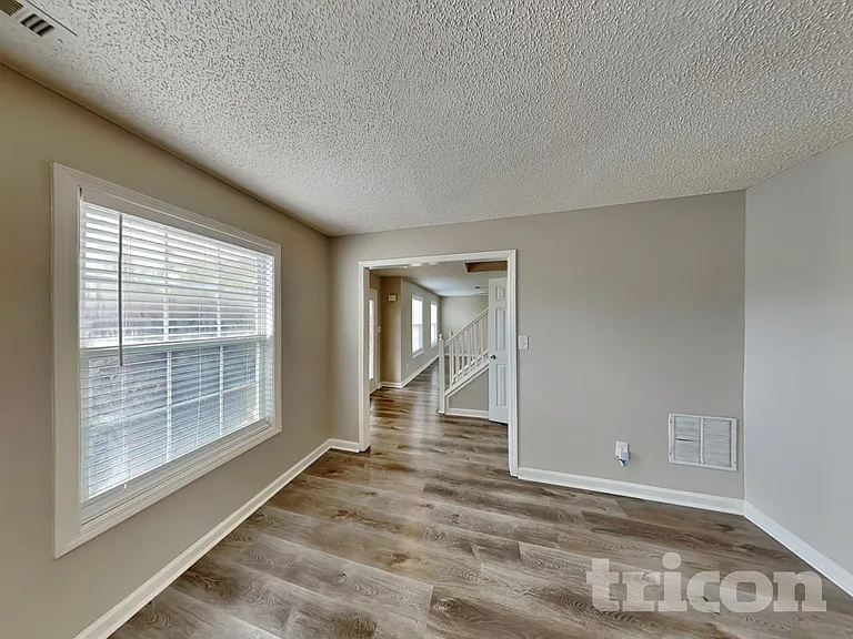 1055 Maria Dr — Photo 23