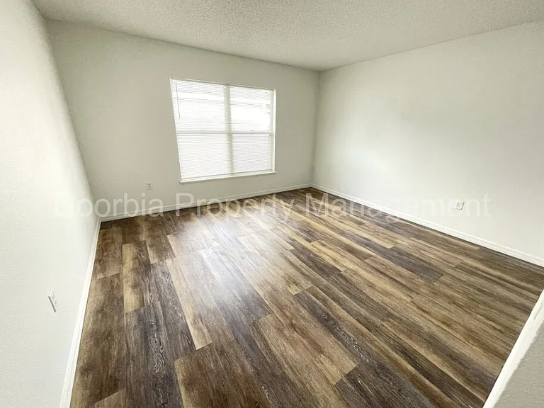 11098 Lord Taylor Dr — Photo 15