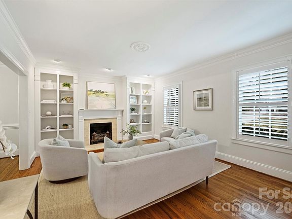 3rd image of 2220 Colony Rd