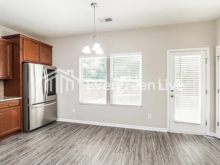 1041 Joselynn Dr — Photo 4