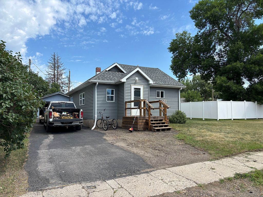 436 3rd St N - Property Image