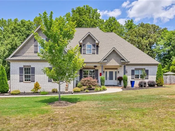 195 Sitting Rock Dr, Madison, NC 27025