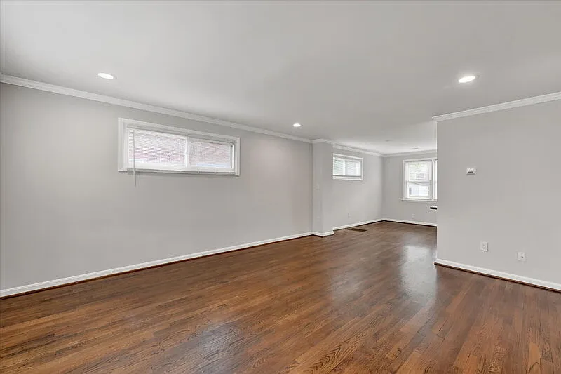 3 bed, 2.0 bath, 1584 sqft, $2,200 — Photo 4