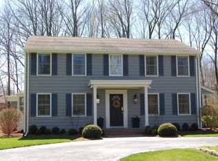 9601 N Juniper Cir, Mequon, WI 53092