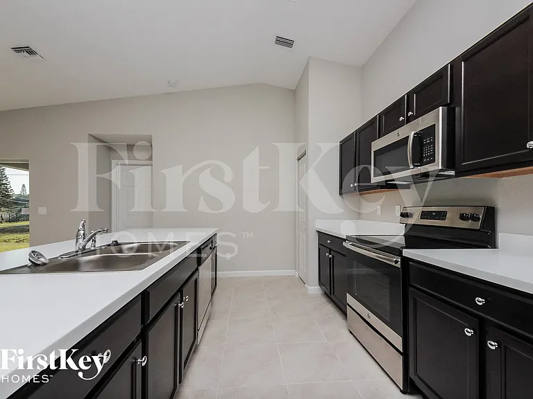 1490 Paramount Ave SE — Photo 5