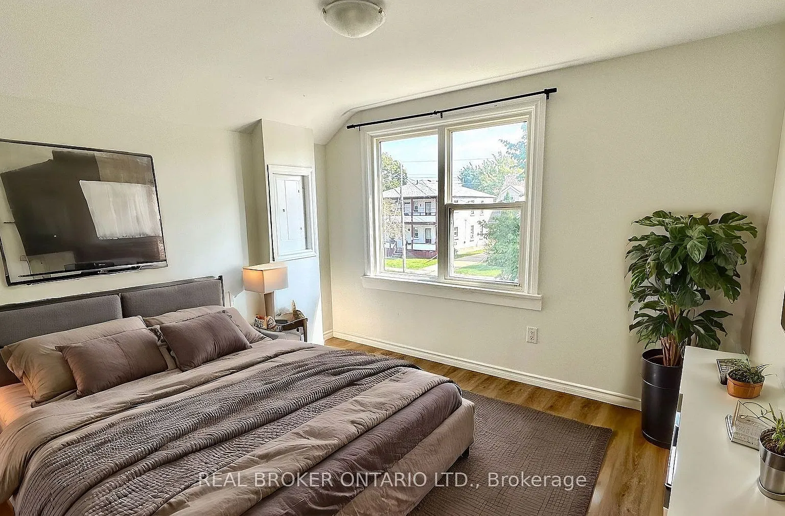 2 bed, $1,600 — Photo 4