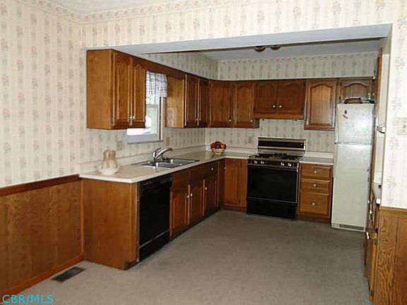 5th image of 3476 Helen Pl