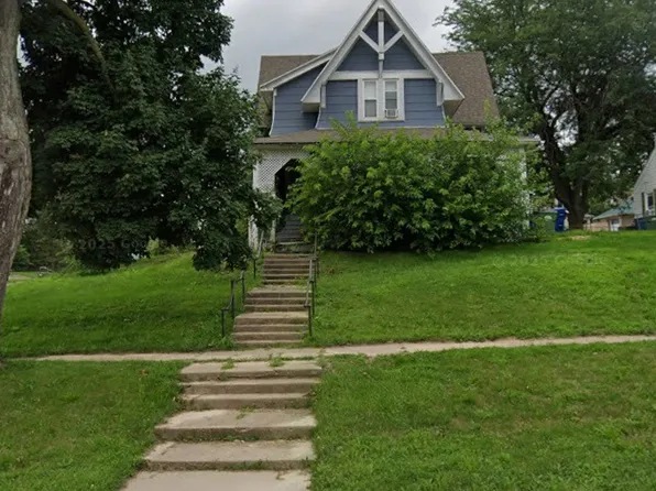 2700 N 2nd St #2, Clinton, IA 52732