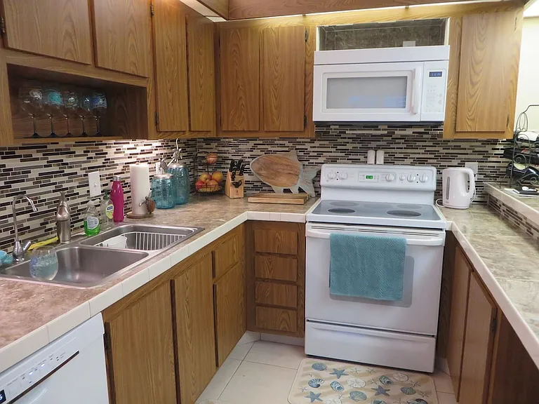 825 Center St #13C — Photo 12