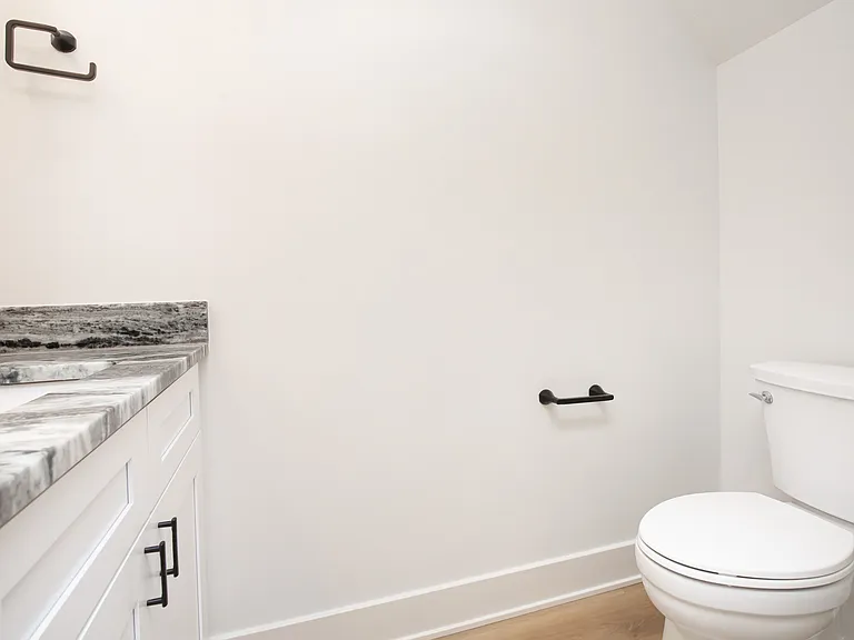 1313 E 22nd St — Photo 13