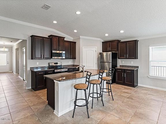3rd image of 597 Seville Pkwy